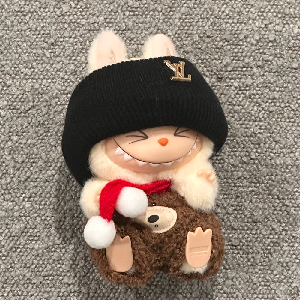 THE MONSTERS - Have a Seat Vinyl Plush Sisi